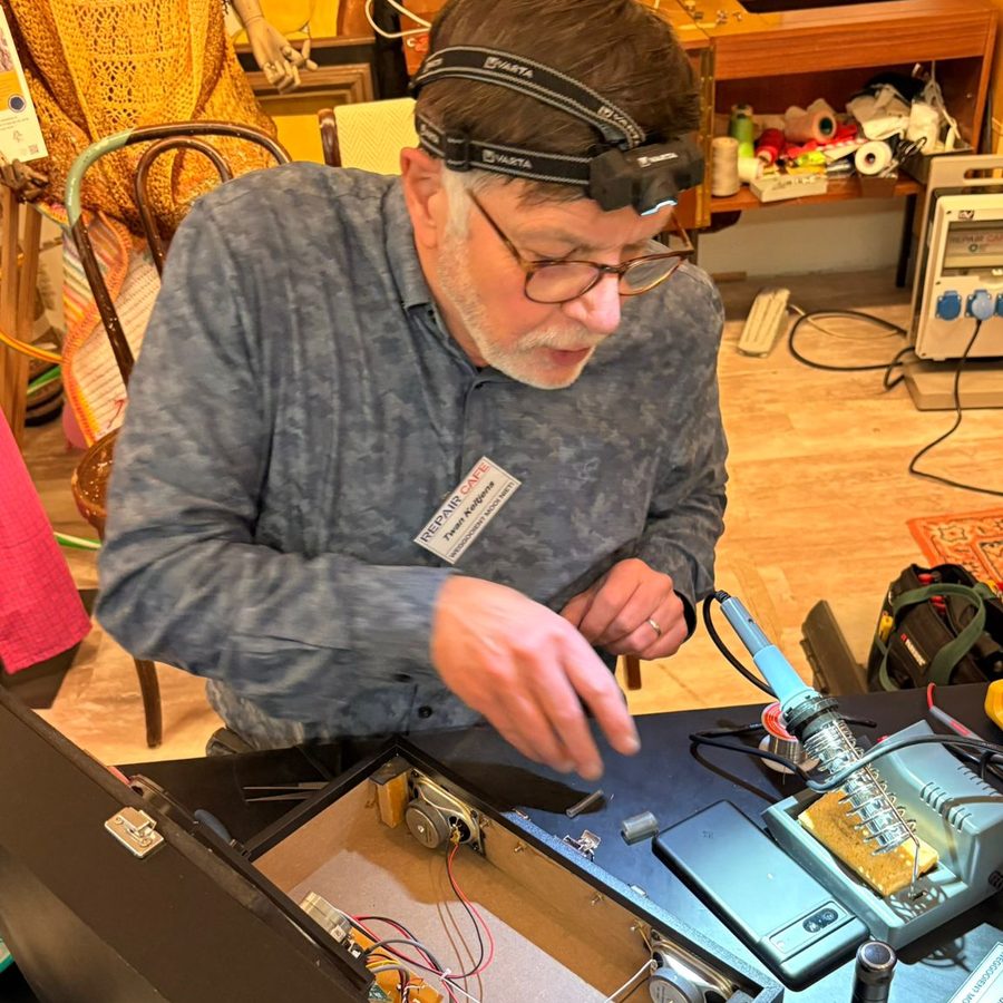 Twan Keltjens van het Repair Café