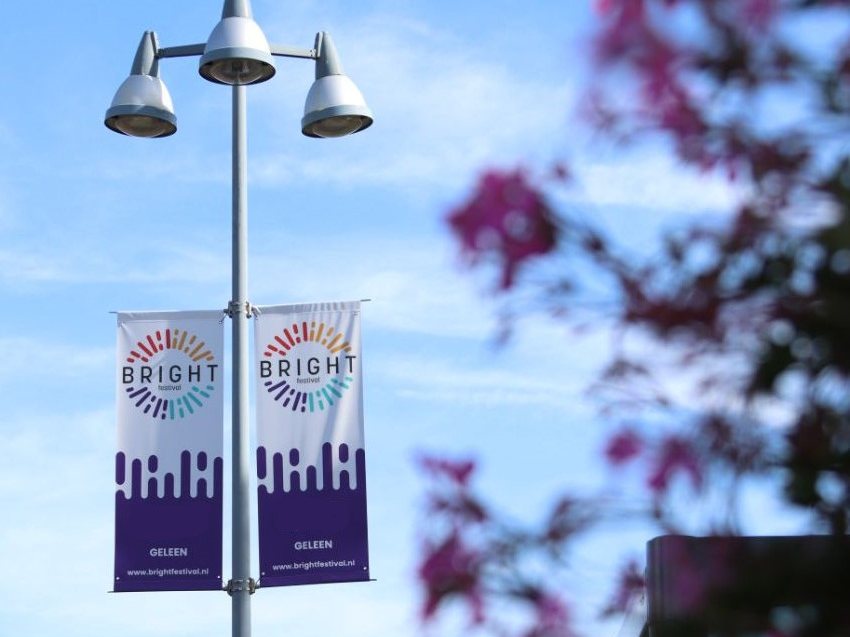 BRIGHT Festival-vlaggen in het centrum van Geleen
